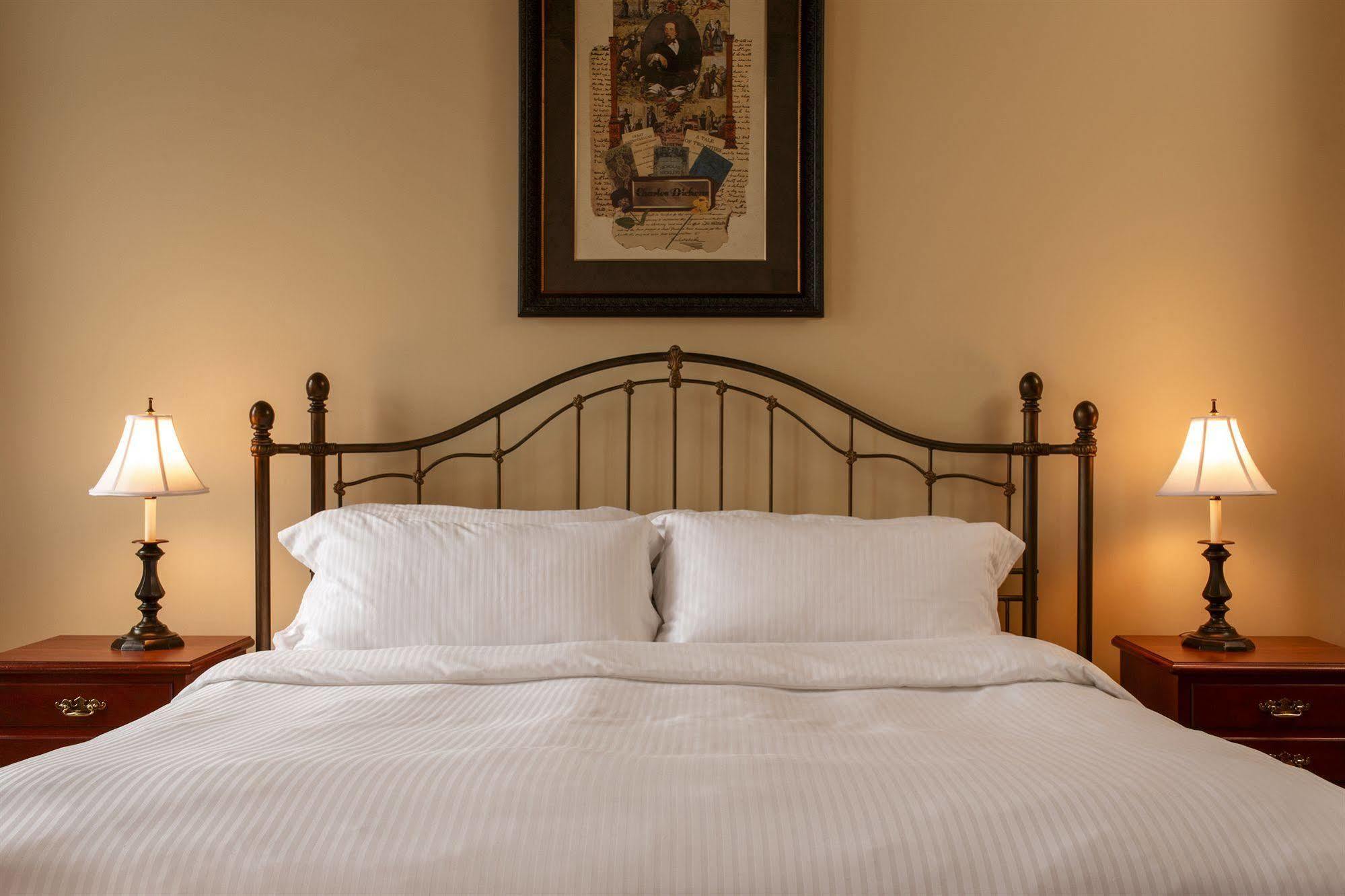 Inn Du Vieux Port By Gray Collection